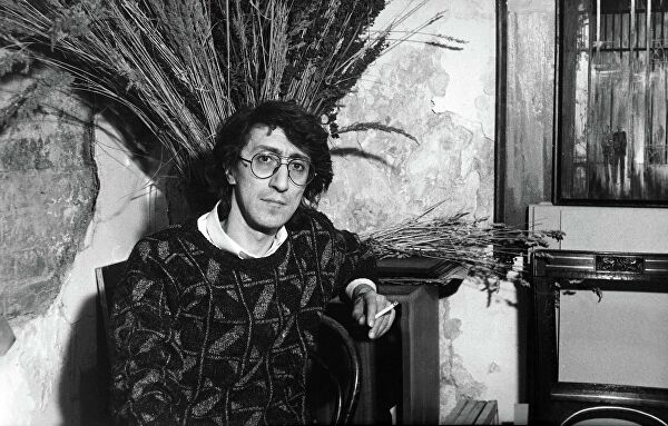 Спилберг советской сцены. Выставка о художнике "Ленкома"