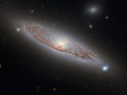 Hubble сфотографировал роскошную галактику из созвездия Девы (фото)