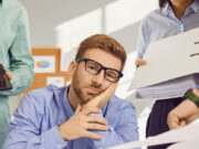 Россияне рассказали, как выжить на работе после отпуска