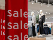 В Шардже стартовал зимний фестиваль шопинга